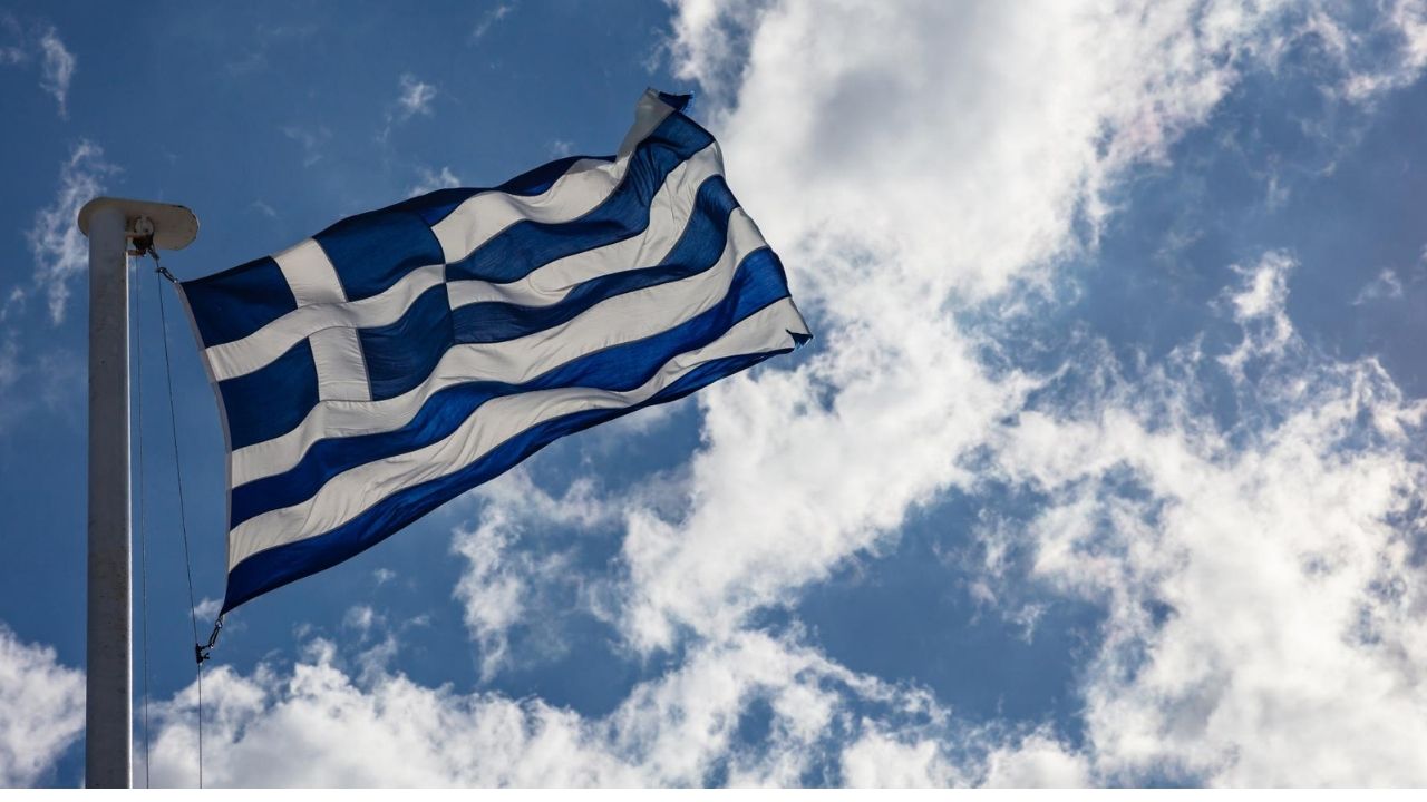 Blue and white flag and in the hairdresser's