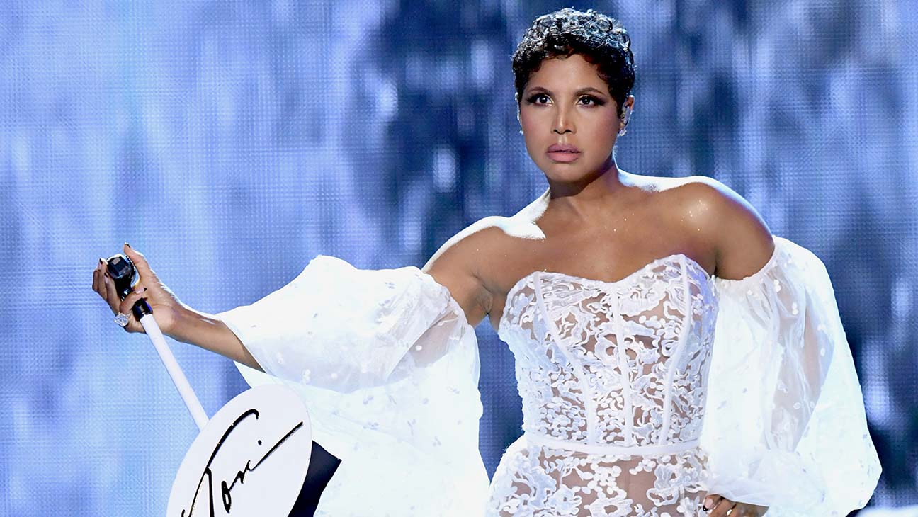 Toni Braxton: Τόλμησε την πιο extreme ever αλλαγή στα μαλλιά της