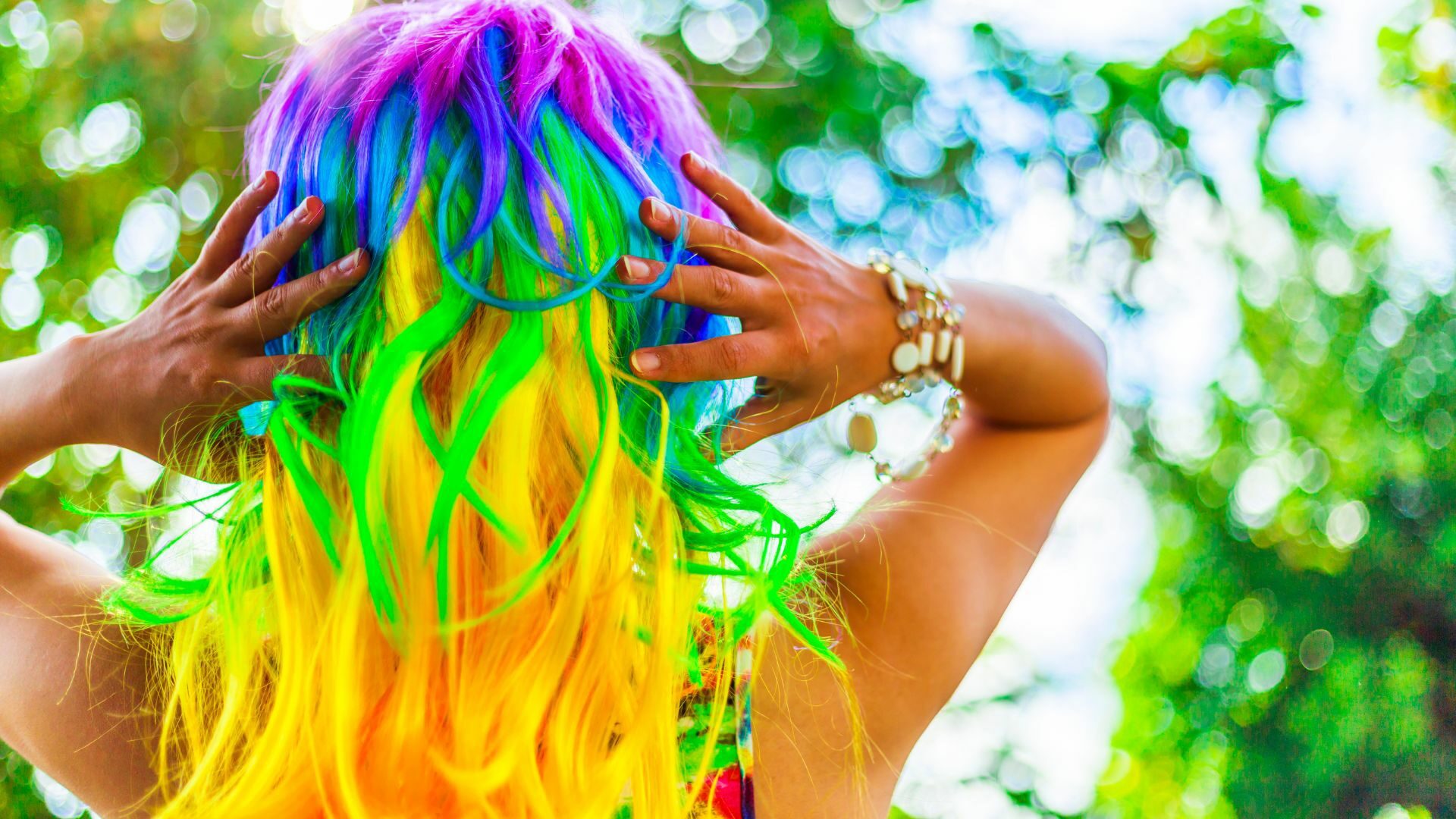 The rainbow look is the trend!