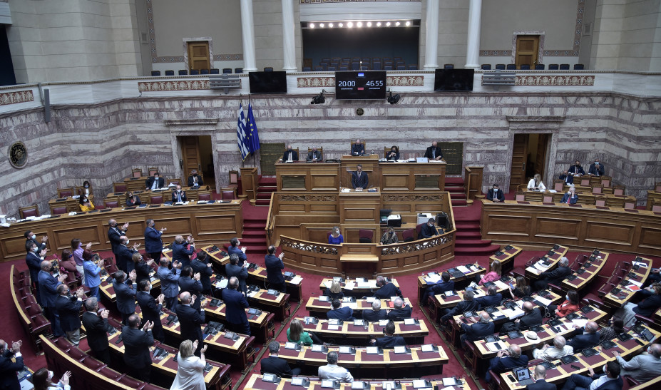 Με 158 «ΝΑΙ» υπερψηφίστηκε το εργασιακό νομοσχέδιο, μετά από τρεις ημέρες απηνών συγκρούσεων