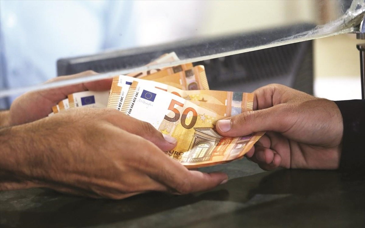 Κατώτατος μισθός: Το πόρισμα του ΚΕΠΕ προλειαίνει το έδαφος για τις σημερινές ανακοινώσεις