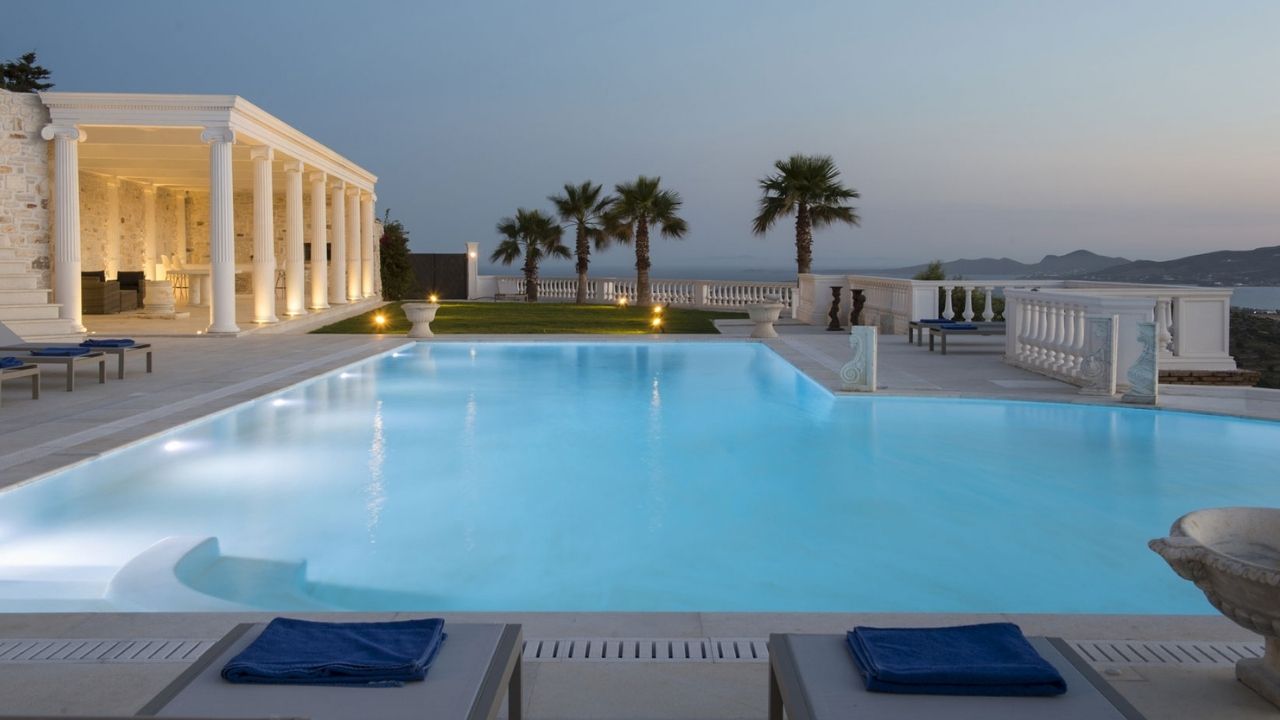 Villa Antellop- παραδοσιακά, πολυτελέστατα και Ελληνικά .. στην Πάρο!