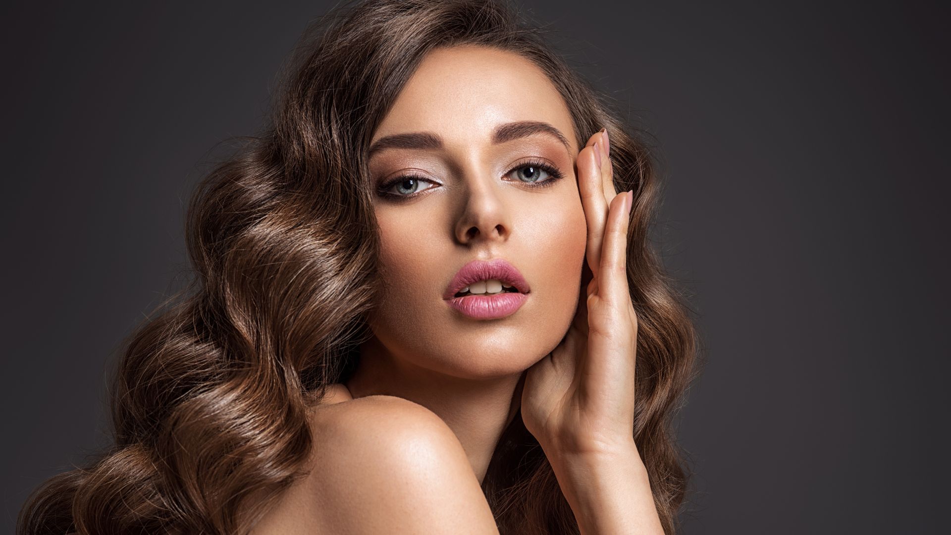 Glossy Hair η νέα τάση για το 2023