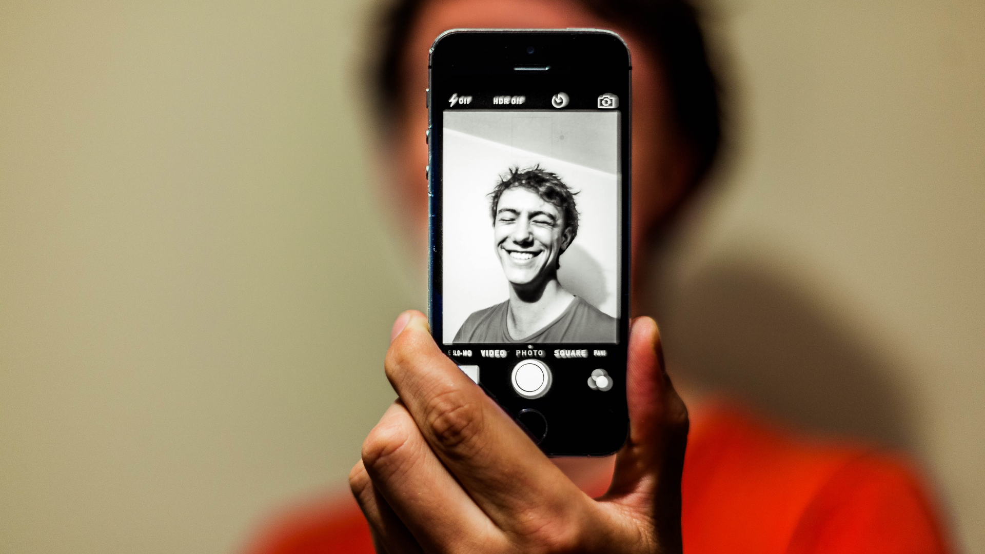 Finally, does a selfie make us happy?