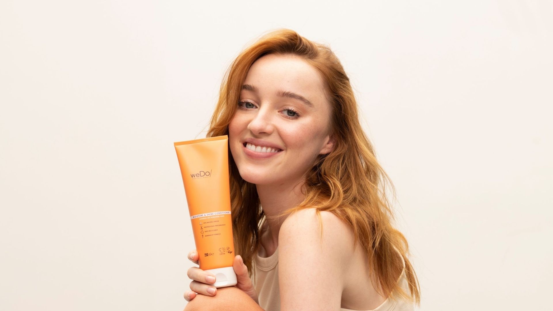 Phoebe Dynevor, the first Global Brand Ambassador of the weDo/ Professional brand