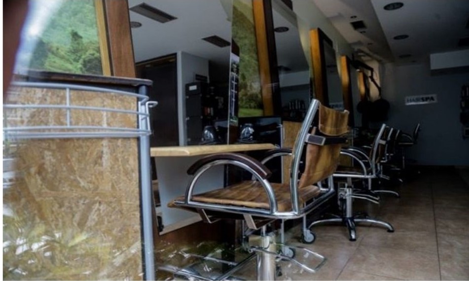 Κλειστά τα κομμωτήρια αύριο και κάθε Σάββατο!!!!