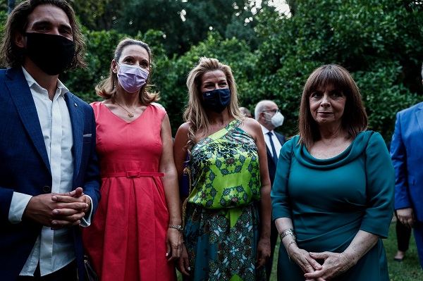 Προεδρικό Μέγαρο: Το dress code των κυριών που παρευρέθηκαν στη δεξίωση για την ΠτΔ [pic]