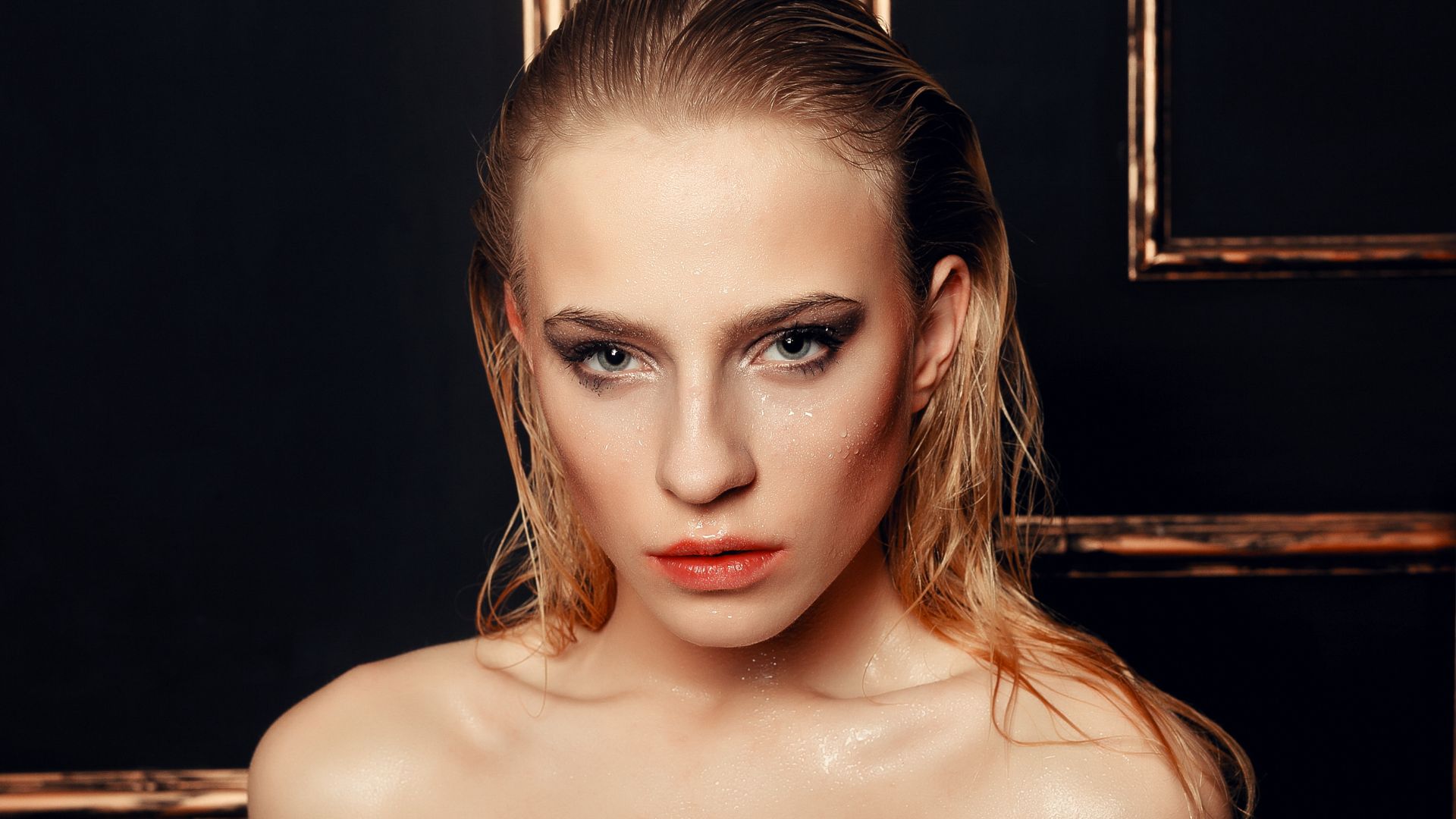 Wet look hair