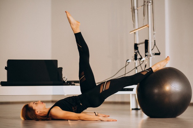 Ανεβάστε επίπεδο στο gym challenge με μία μπάλα pilates